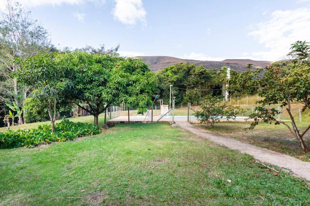 Villa Sitio Da Tia Lucia Perto Da Montanha Brumadinho Exterior foto